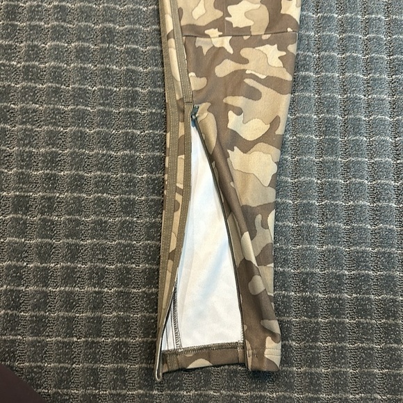 Adidas Women’s Aeroready 3-Stripe Training Pants size XS - Picture 4 of 8